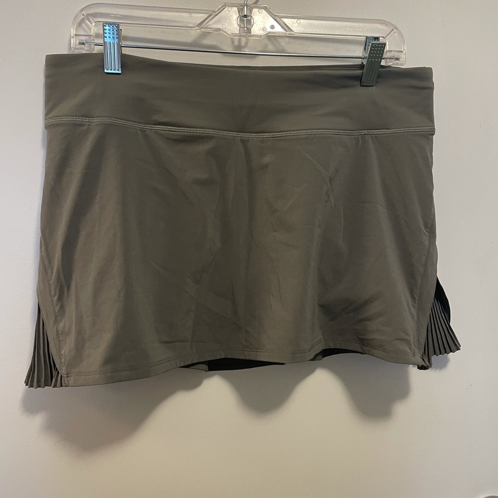 Lululemon play off the pleats skort. Size 10.